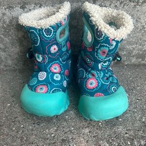Bogs baby size 6 winter boots
